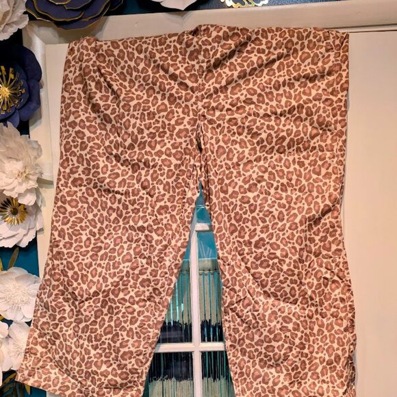 Torrid Weekend Mid-Rise Wide Leg Pant Size 5R NWT - Picture 3 of 4